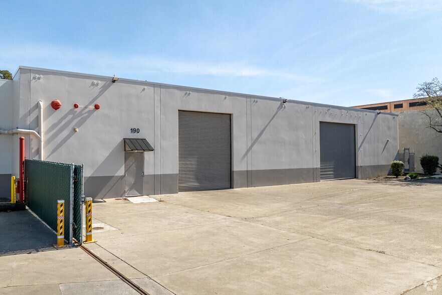 More Photos Of 210 Classic Ct, Rohnert Park Warehouse For Lease