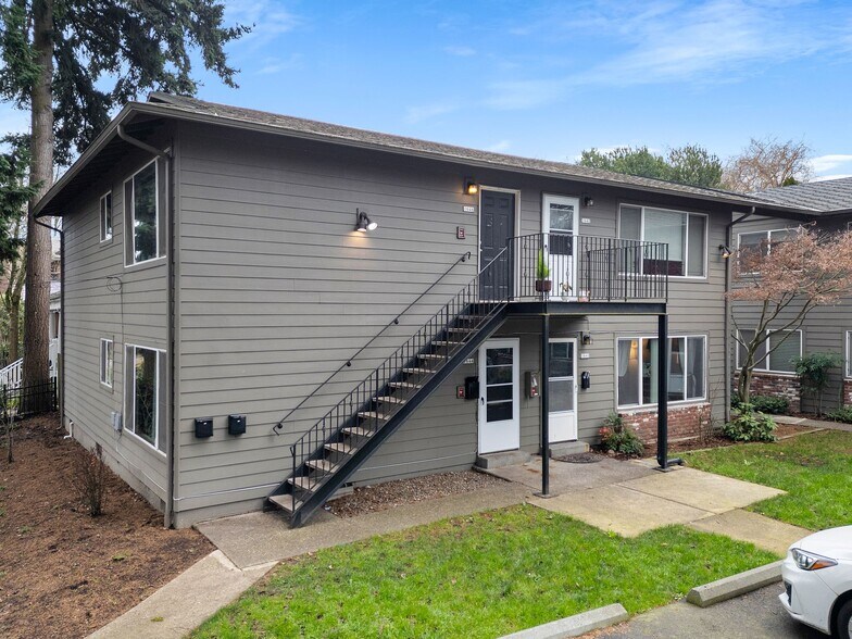 More Photos Of 1626-1646 SE Ash St, Portland Apartments For Sale