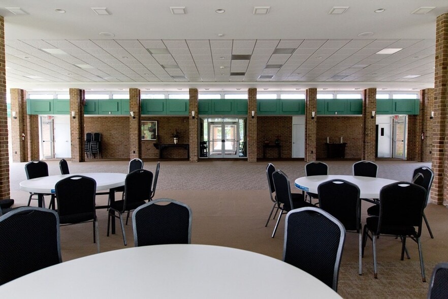 More Photos Of 36 Wedgewood Dr, Farmville Golf Course Driving Range For Sale