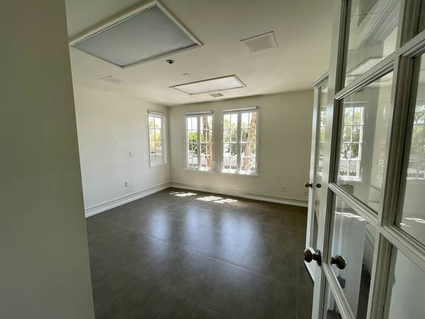 More Photos Of 1276 N Palm Canyon Dr, Palm Springs Medical For Lease