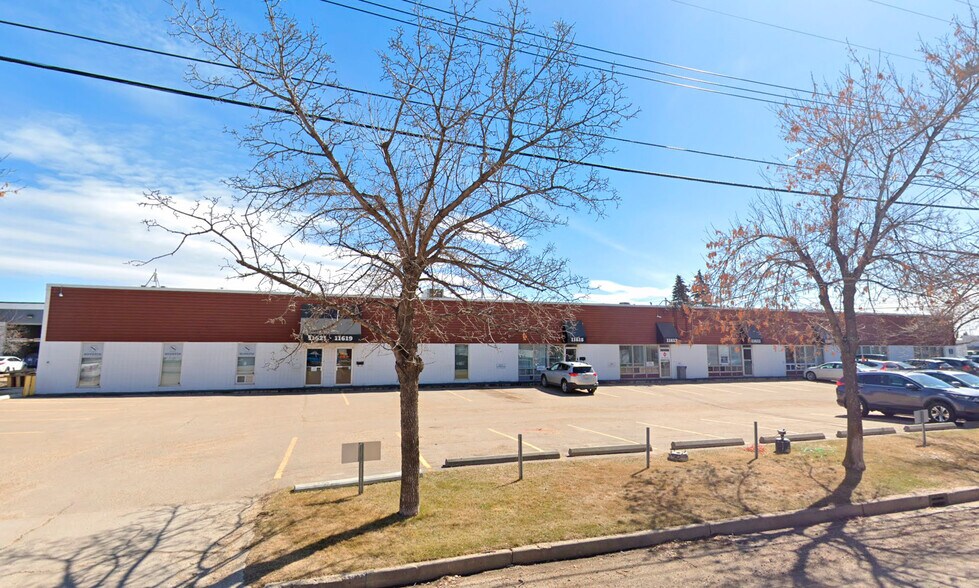 More Photos Of 11613 145th St NW, Edmonton Showroom For Lease