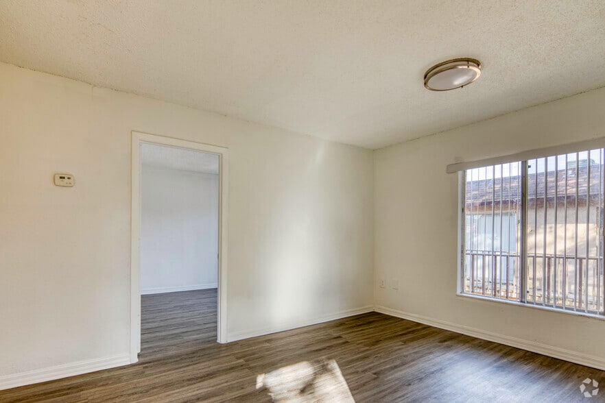 More Photos Of 13009 Kain Palms Ct, Tampa Dormitory For Sale