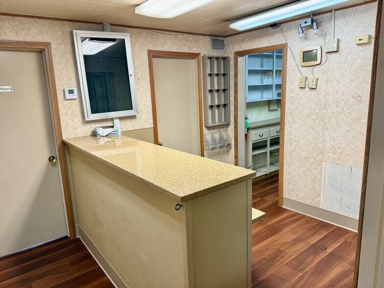 More Photos Of 1107 Lincoln Way E, Massillon Veterinarian Kennel For Sale