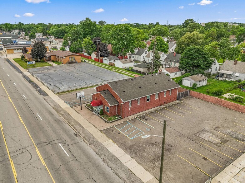 More Photos Of 17355 Allen Rd, Melvindale Freestanding For Sale