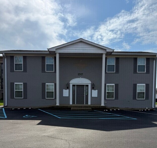 Primary Photo Of 1517 Broadway St, Clarksville Office For Lease