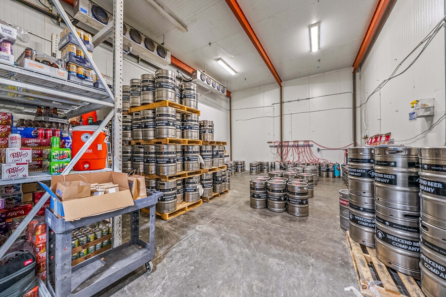 More Photos Of 1863 NW Washington Blvd, Grants Pass General Retail For Sale