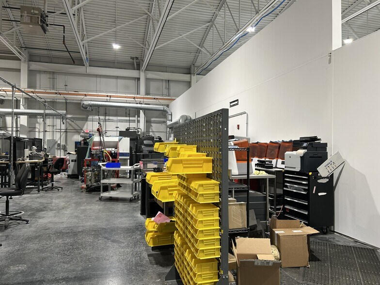 More Photos Of 265 Spring Lake Dr, Itasca Showroom For Lease