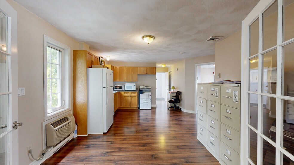 More Photos Of 487 Humphrey St, Swampscott Office For Sale