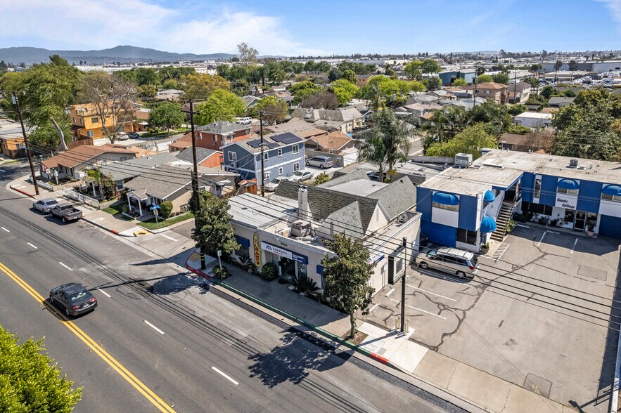 More Photos Of 906 E Commonwealth Ave, Fullerton Storefront For Sale