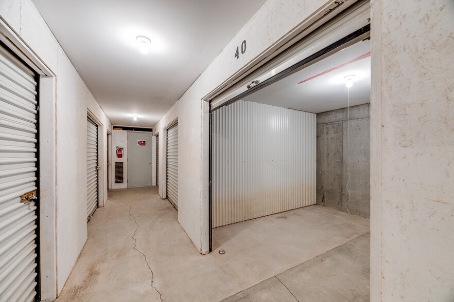 More Photos Of 438 Walnut St, Lawrenceburg Self Storage For Sale