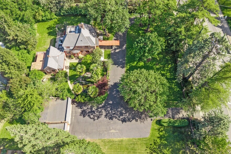 More Photos Of 2336 Table Rock Rd, Medford Freestanding For Sale