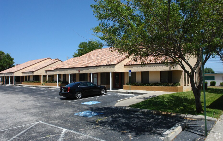 More Photos Of 10575 68th Ave N, Seminole Unknown For Lease