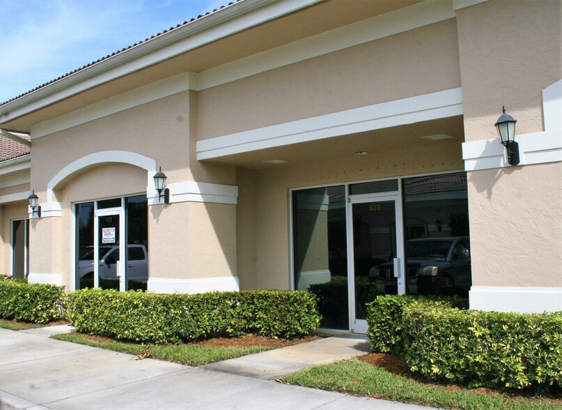 More Photos Of 563-617 SE Central Pky, Stuart Unknown For Lease