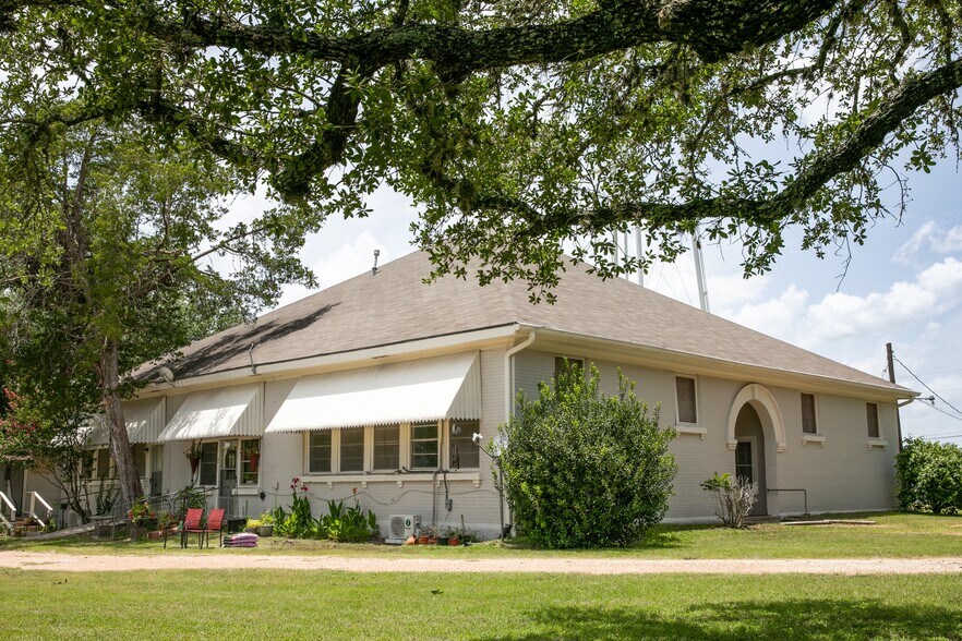 More Photos Of 515 Colorado, Burton Apartments For Sale