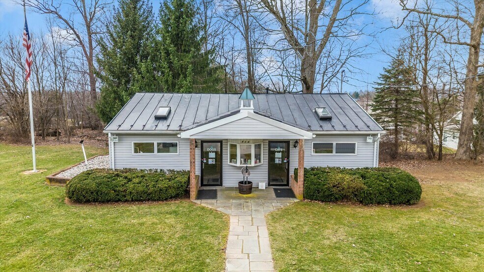 More Photos Of 806 Park Ave, Mount Airy Office For Sale