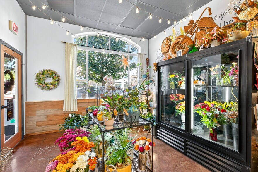 More Photos Of 1647 NE Market Dr, Fairview Apartments For Sale