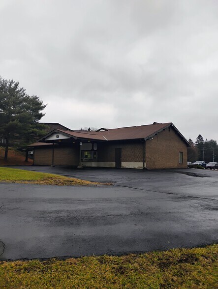 More Photos Of 2550 Brownsville Rd, South Park Bank For Lease