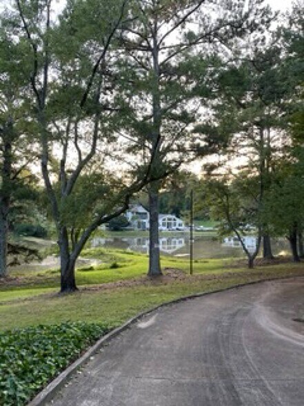 More Photos Of 355 E Crossville Rd, Roswell Office For Sale