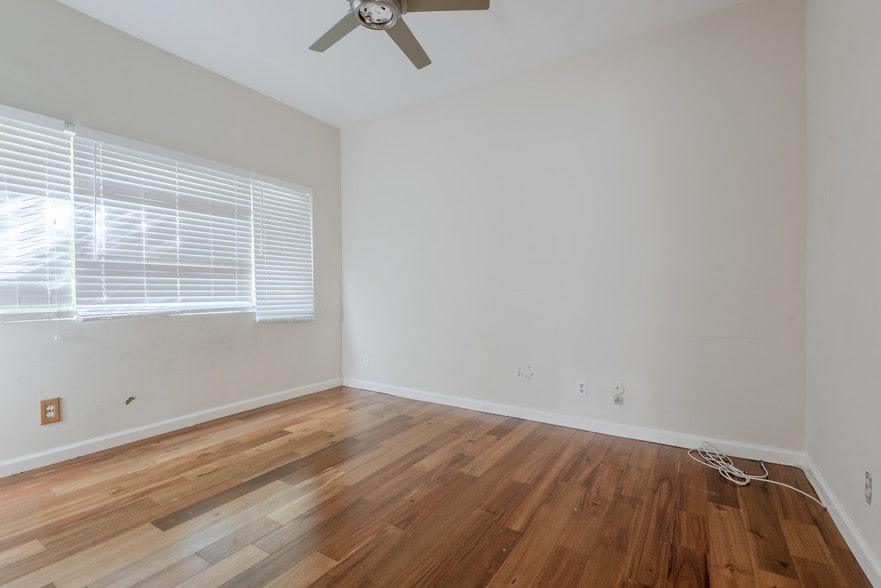 More Photos Of 1214 N Clark St, West Hollywood Apartments For Sale