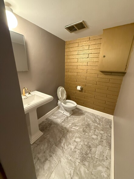 More Photos Of 225 6th St, Marysville Storefront For Sale