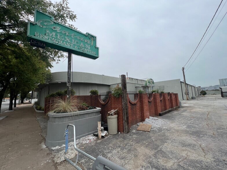 More Photos Of 1809 Broad St, Chattanooga General Retail For Sale