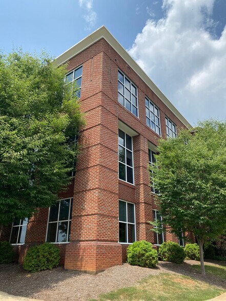 More Photos Of 2410 Old Ivy Rd, Charlottesville Medical For Lease