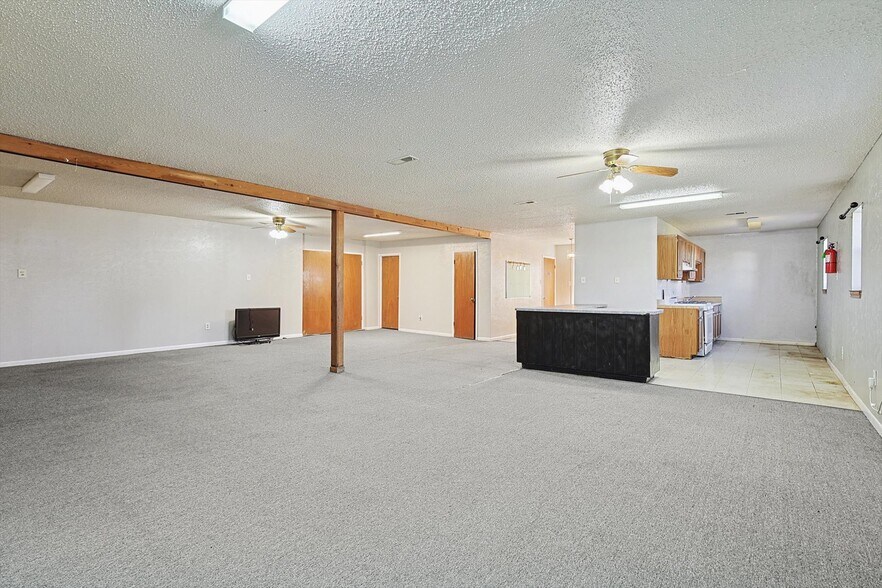 More Photos Of 325 S Cowan Ave, Lewisville Flex For Sale