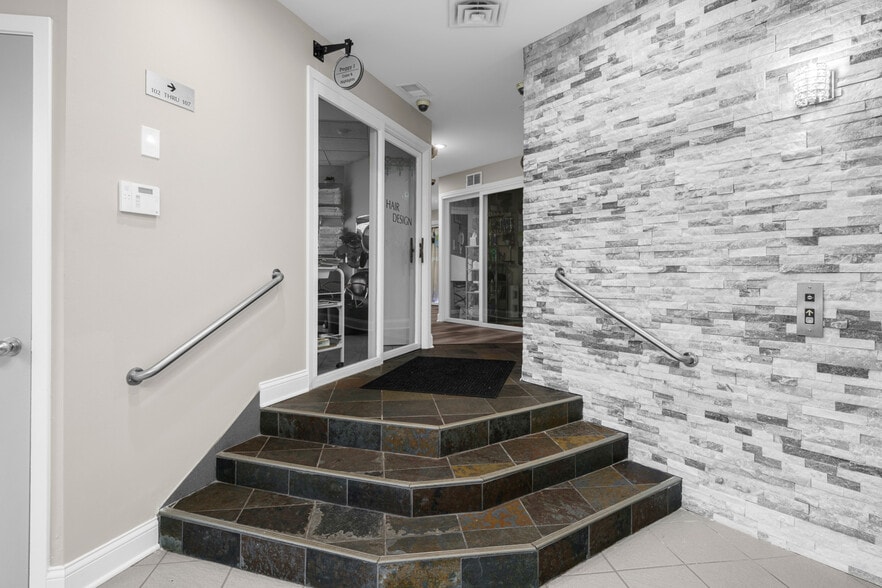 More Photos Of 1670 Willow Rd, Northfield General Retail For Sale