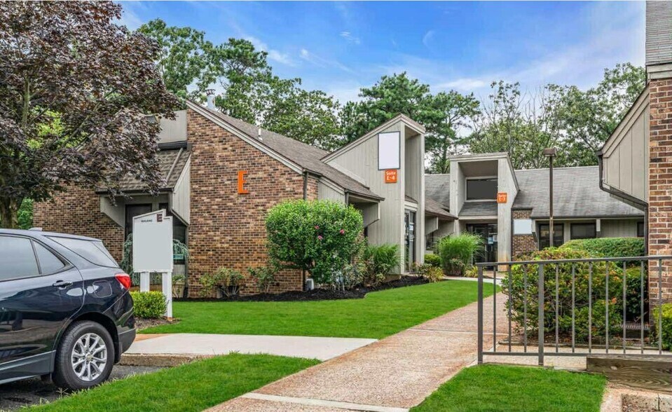 More Photos Of 220 Jack Martin Blvd, Brick Medical For Sale