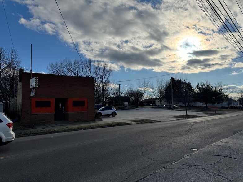 More Photos Of 358 Glenwood Ave, Akron Bar For Sale