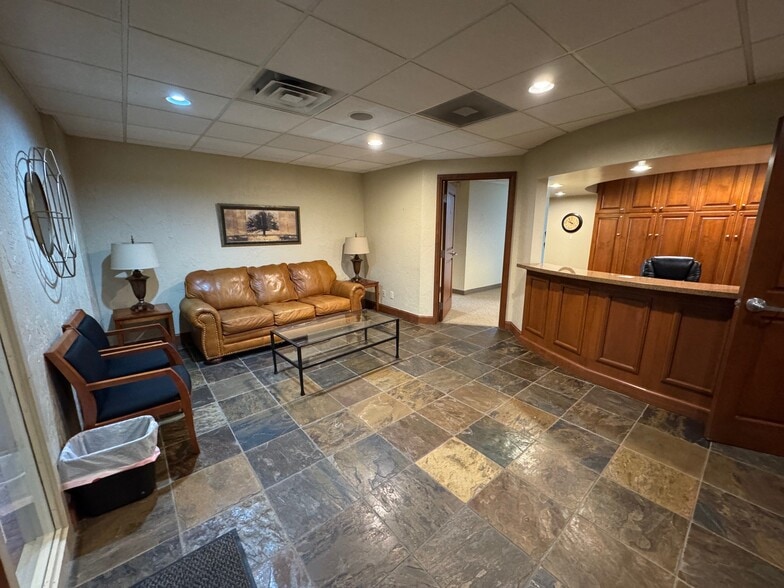 More Photos Of 7390 Creek Rd, Sandy Office For Sale