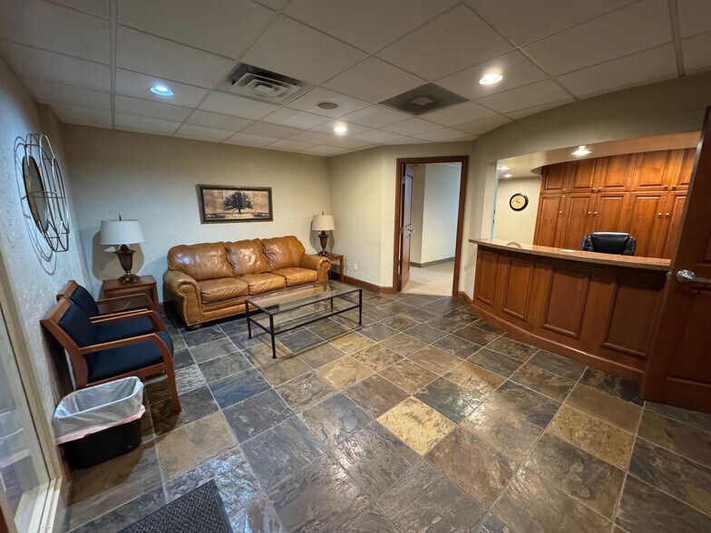More Photos Of 7390 Creek Rd, Sandy Office For Sale