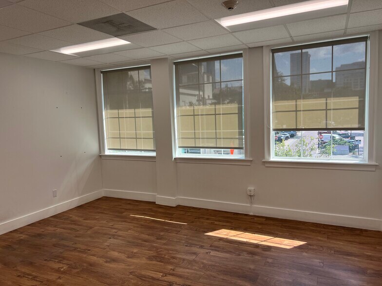 More Photos Of 47 E Robinson St, Orlando General Retail For Lease