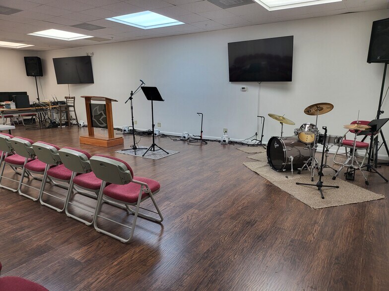 More Photos Of 6539 W Commercial Blvd, Fort Lauderdale Religious Facility For Lease