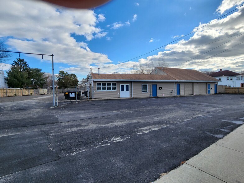 Primary Photo Of 1084 W Shore Rd, Warwick Garden Center For Lease