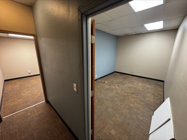 More Photos Of 903 Main St, Adel Office For Lease
