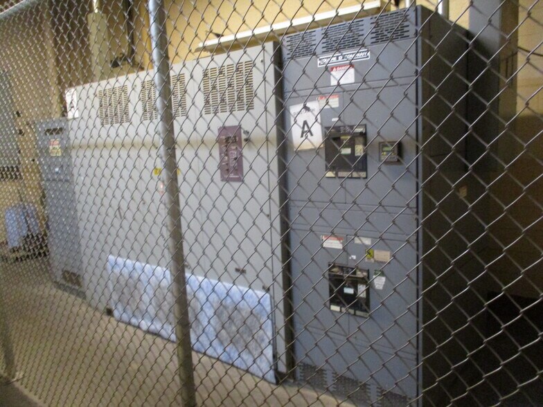 More Photos Of 2800 Estes St, Norton Shores Manufacturing For Sale