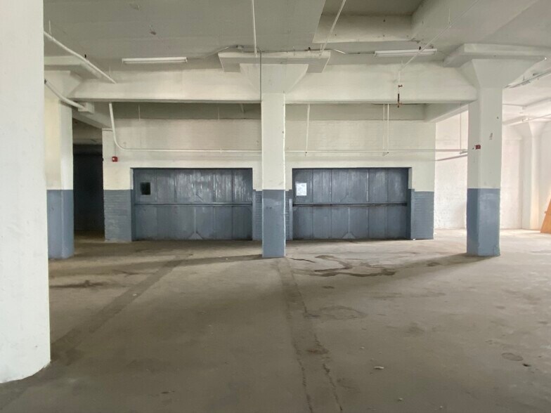 More Photos Of 2211-2233 S Throop St, Chicago Manufacturing For Lease