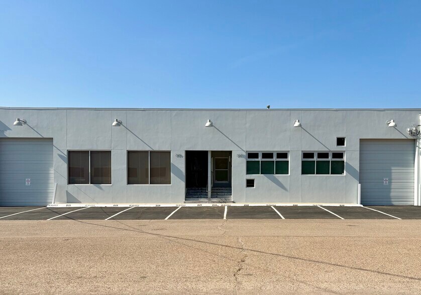 More Photos Of 2119-2133 Farrington St, Dallas Warehouse For Sale