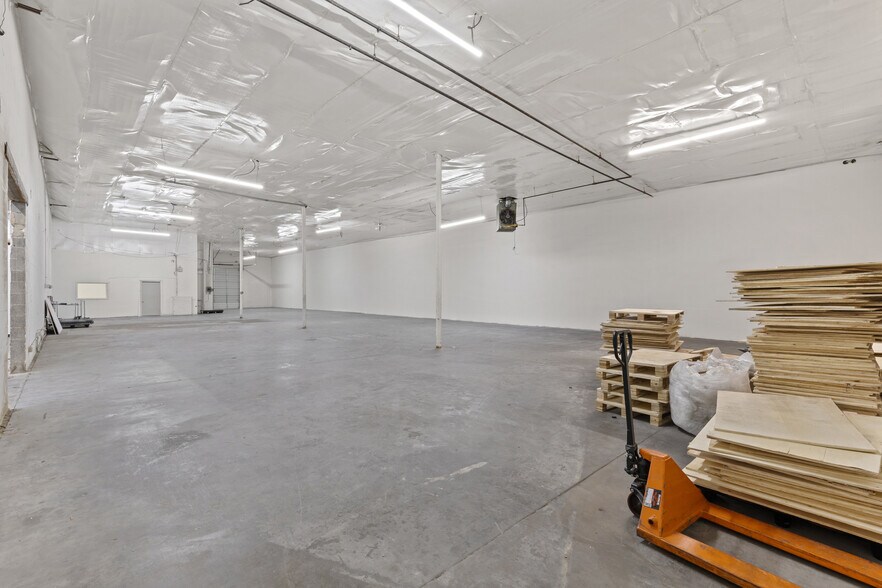 More Photos Of 3109 Garden Brook Dr, Farmers Branch Warehouse For Sale