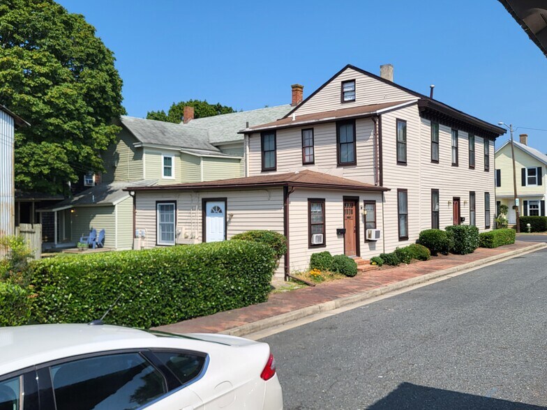 More Photos Of 416 Goldsborough St, Easton General Retail For Sale