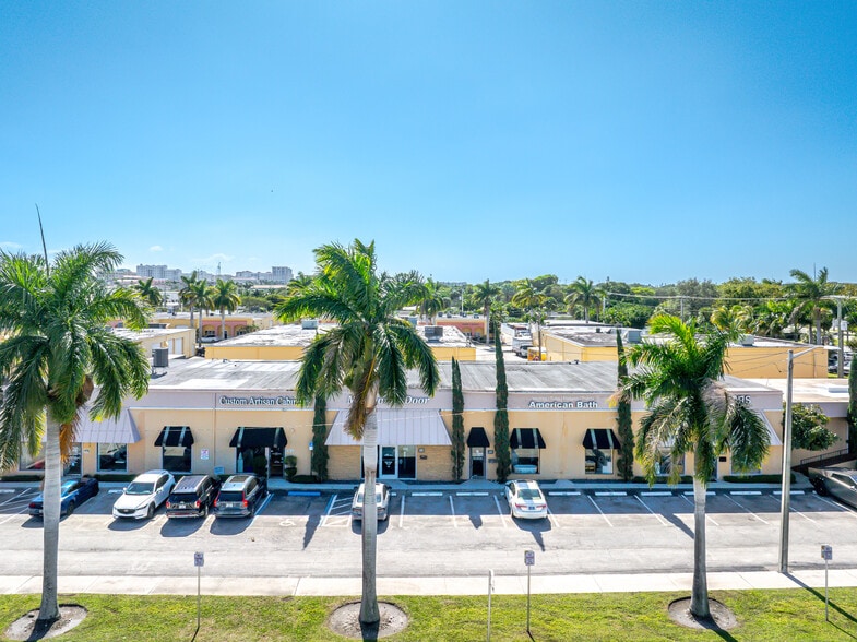 Primary Photo Of 182 Glades Rd, Boca Raton Freestanding For Lease