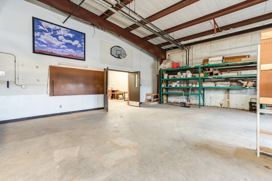 More Photos Of 3802-3806 Interstate 27, Lubbock Office For Sale
