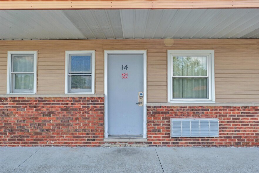 More Photos Of 1295 IL-16, Shelbyville Hotel For Sale