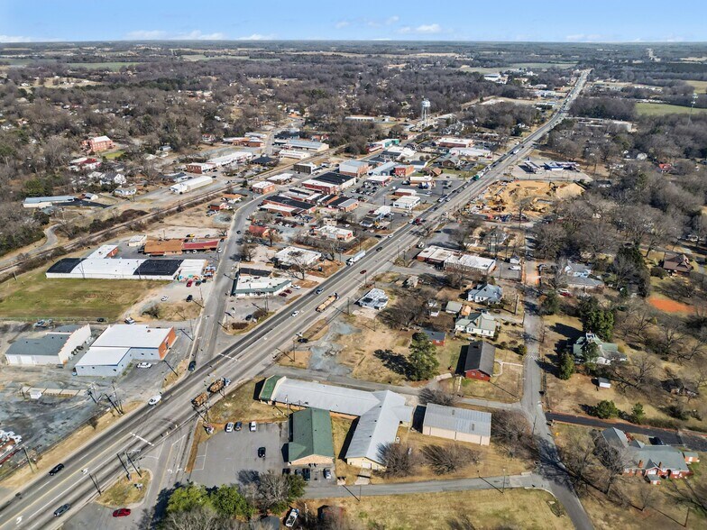 More Photos Of 6402 W Marshville Blvd, Marshville Showroom For Lease