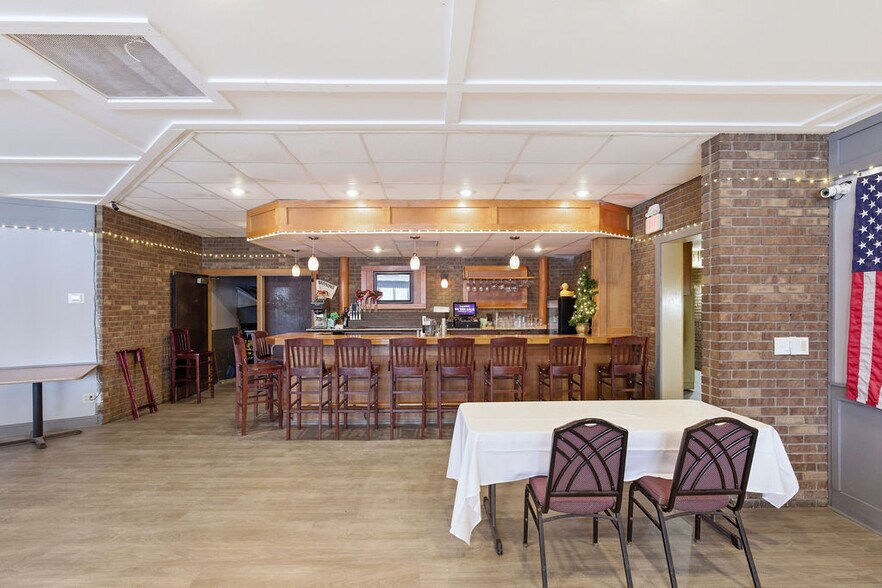 More Photos Of 24 S First St, Fulton Restaurant For Sale