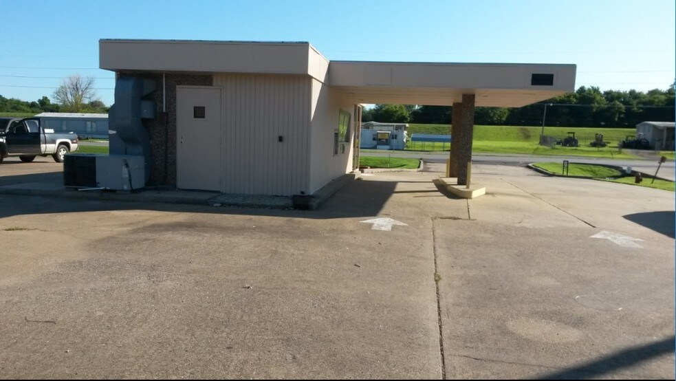 More Photos Of 913 Highway 84 W, Caruthersville Restaurant For Lease