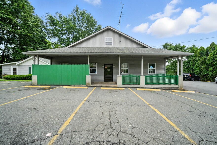 More Photos Of 260 Espanong Rd, Lake Hopatcong Restaurant For Sale
