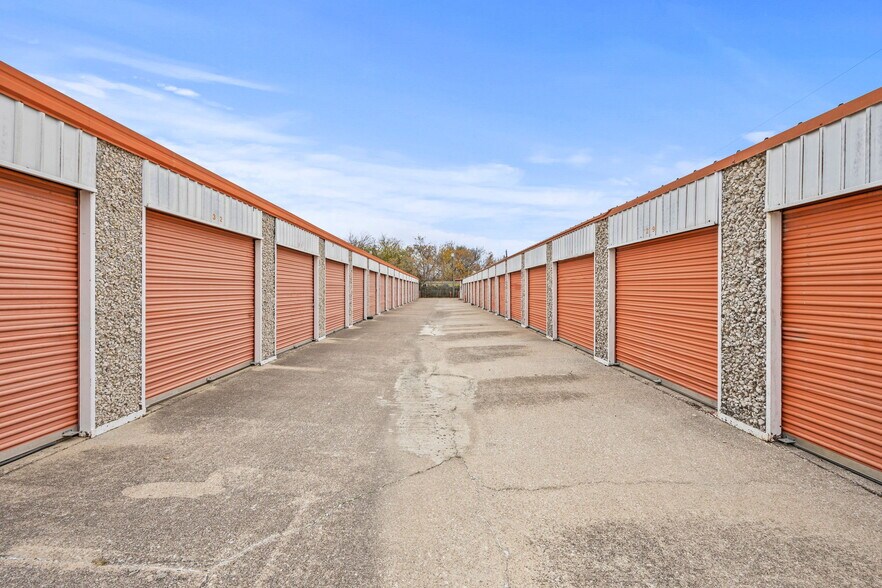 Primary Photo Of 7440 Elm Dr, The Colony Specialty For Sale