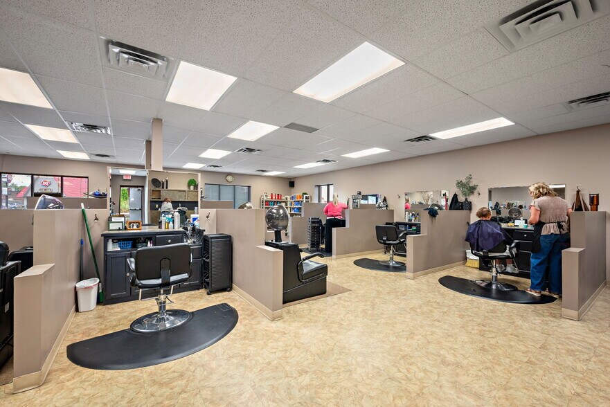 More Photos Of 325-337 NW Northdale Blvd, Coon Rapids Freestanding For Sale